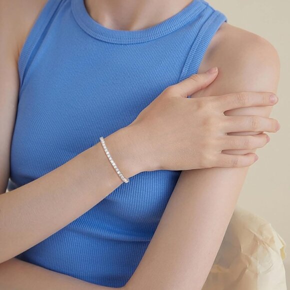 Elegant Women's Moissanite Tennis Bracelet, 1.52ct, 18K White Gold Plated, Adjus - Picture 2 of 9